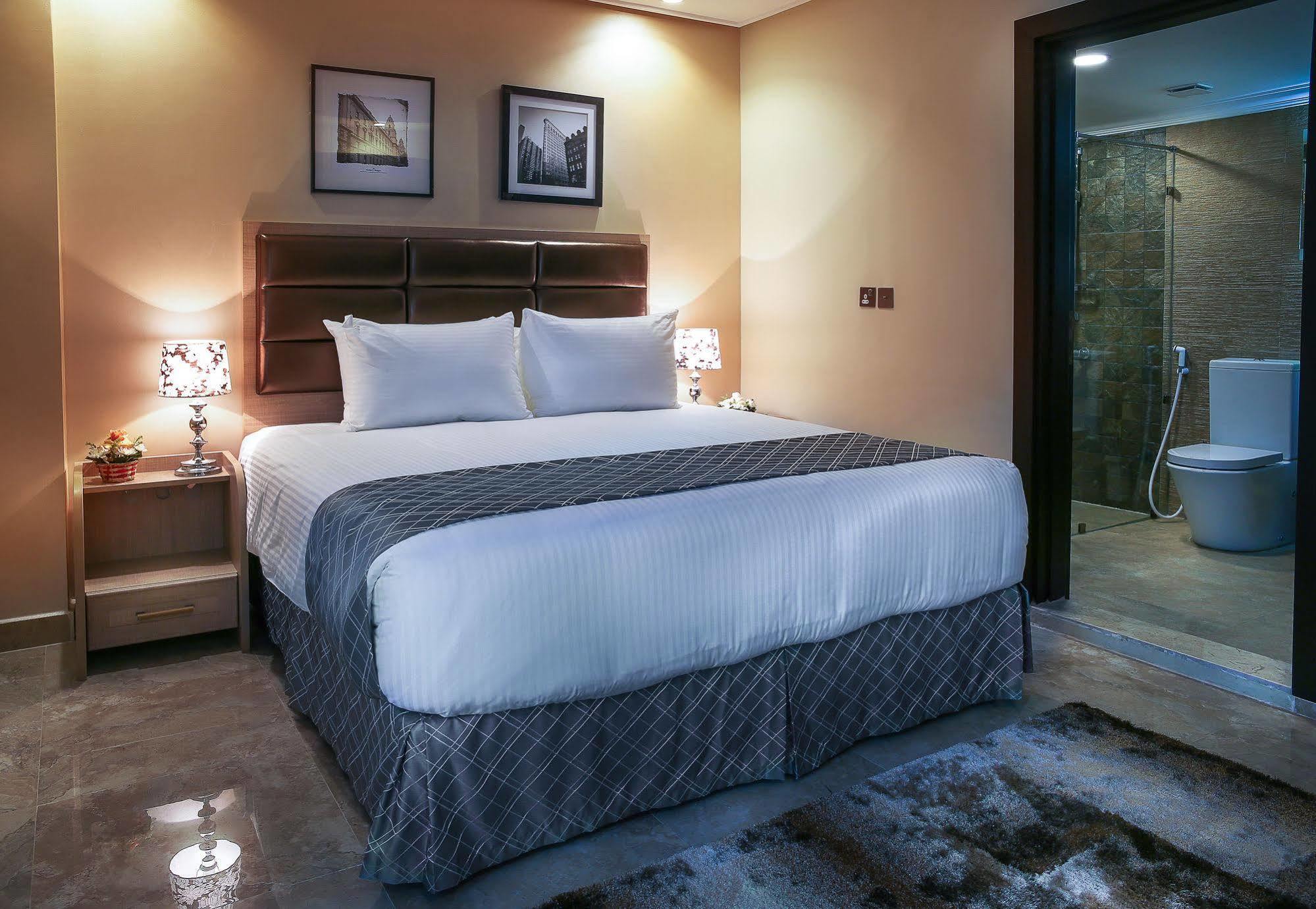 Adams Hotel Kuwait City Eksteriør billede