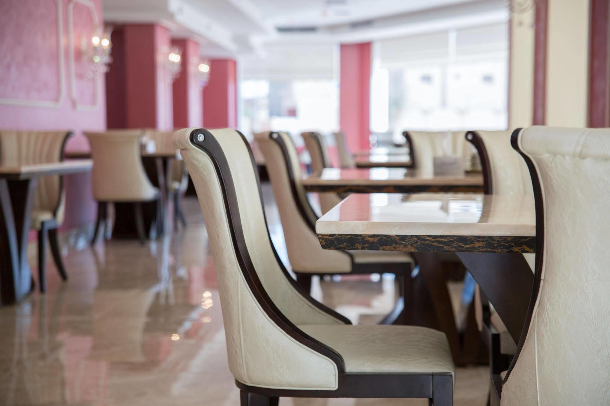 Adams Hotel Kuwait City Eksteriør billede